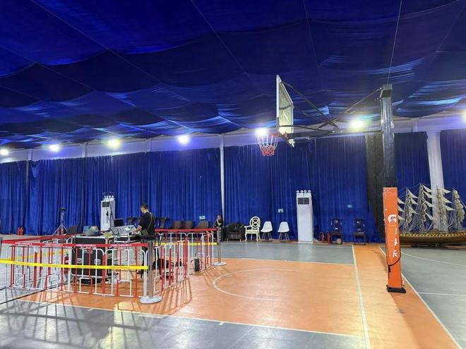 近百万一个高中辍学生的实验音乐乌托邦开元ky棋牌案例｜“你和我”：三年亏(图8)