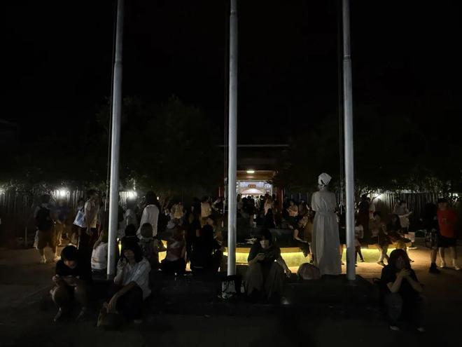 近百万一个高中辍学生的实验音乐乌托邦开元ky棋牌案例｜“你和我”：三年亏(图11)